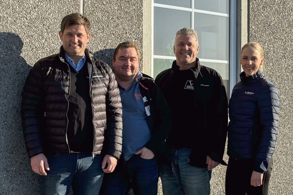 Tommy Lystad, Per Joar Wold, Erling Gresseth og Pia Køteles utenfor Stjørdal Hønseri, mars 2025