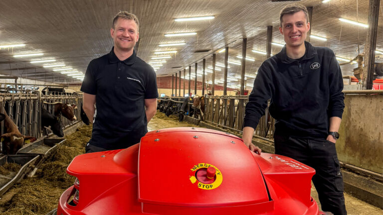 Melkebonde Kjetil Slettebø, Lely Juno og Bjørnar Lende fra Lely Center Nærbø